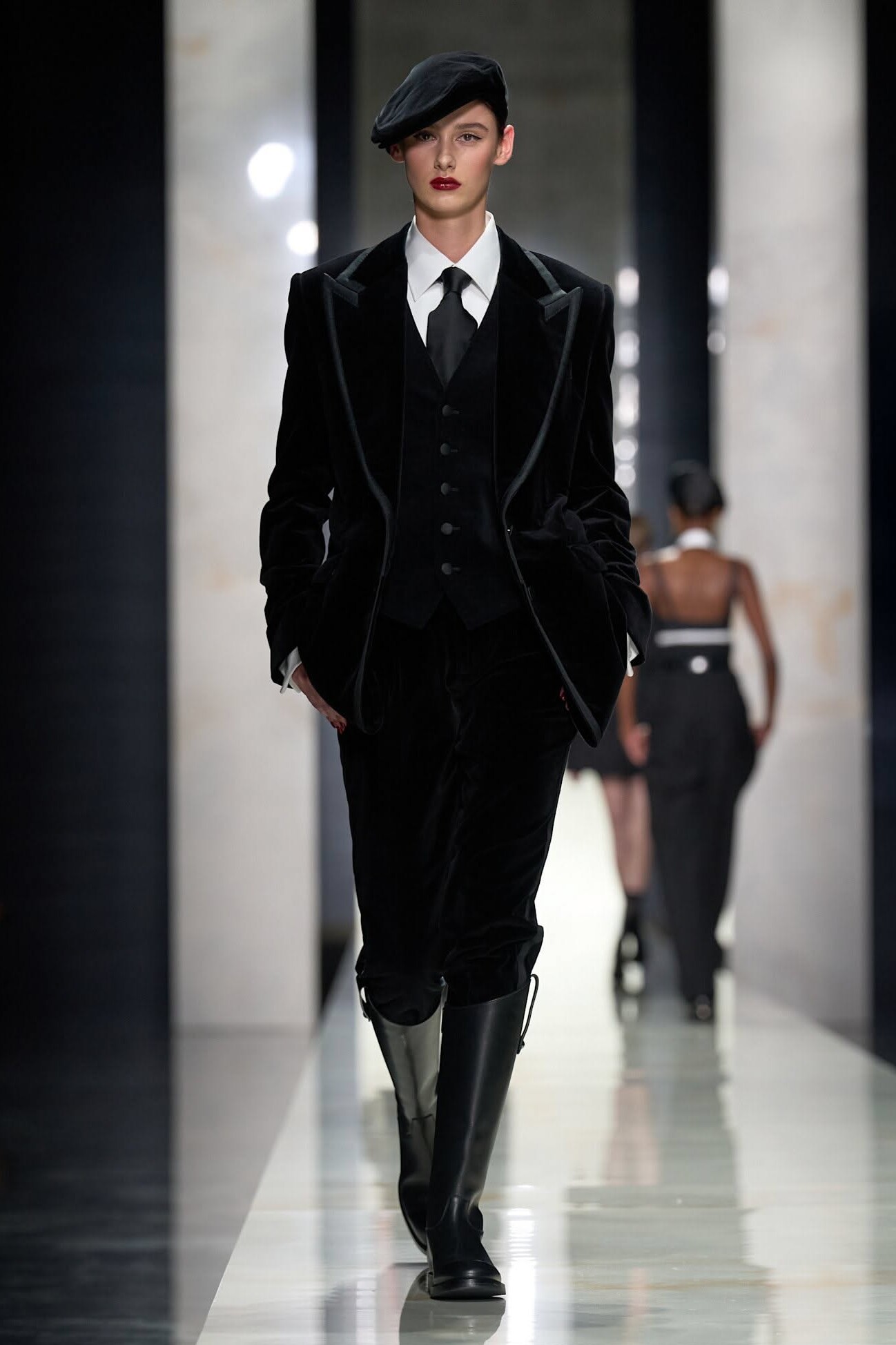 Neon Sicilian Nights: Dolce & Gabbana’s Vintage-Infused Fall 2026 Collection • 💃 495