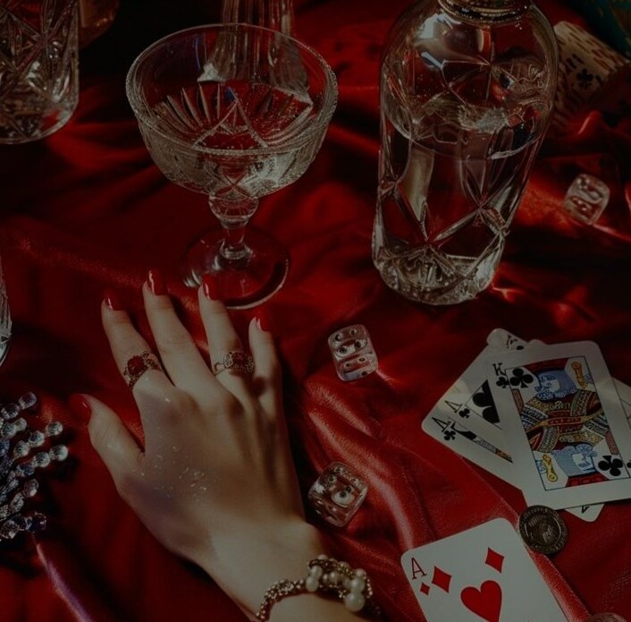 Neon-Soaked Night: Glitzy Vegas Vibes & Retro Party Aesthetics — 💫 🕯️ 719