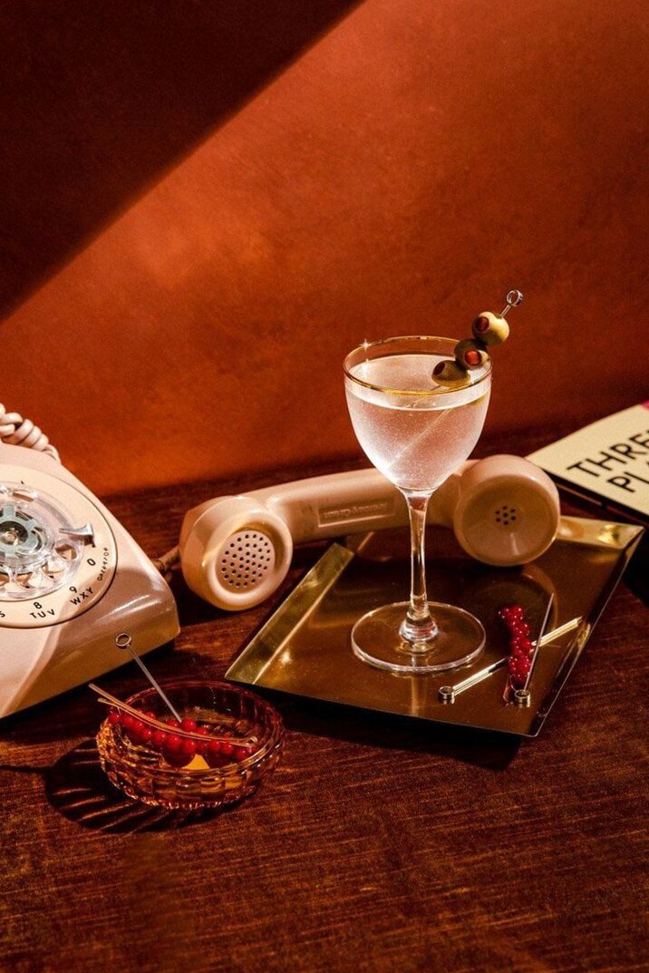 👑 ✨ Neon Speakeasy Vibe With Cocktail Art Deco Glam 877