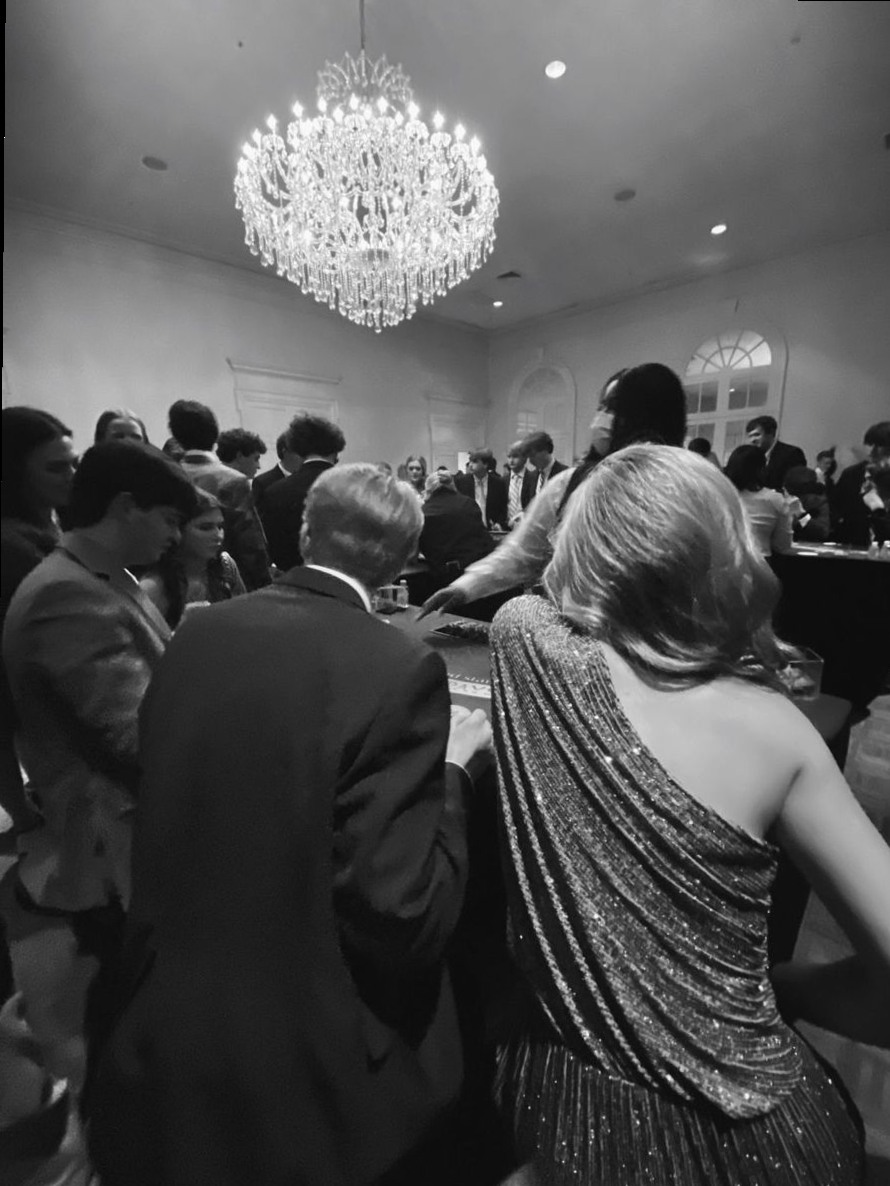 🖌️ 🖌️ ✦ Neon Velvet Night: Retro Glam Gaming Soirée 636