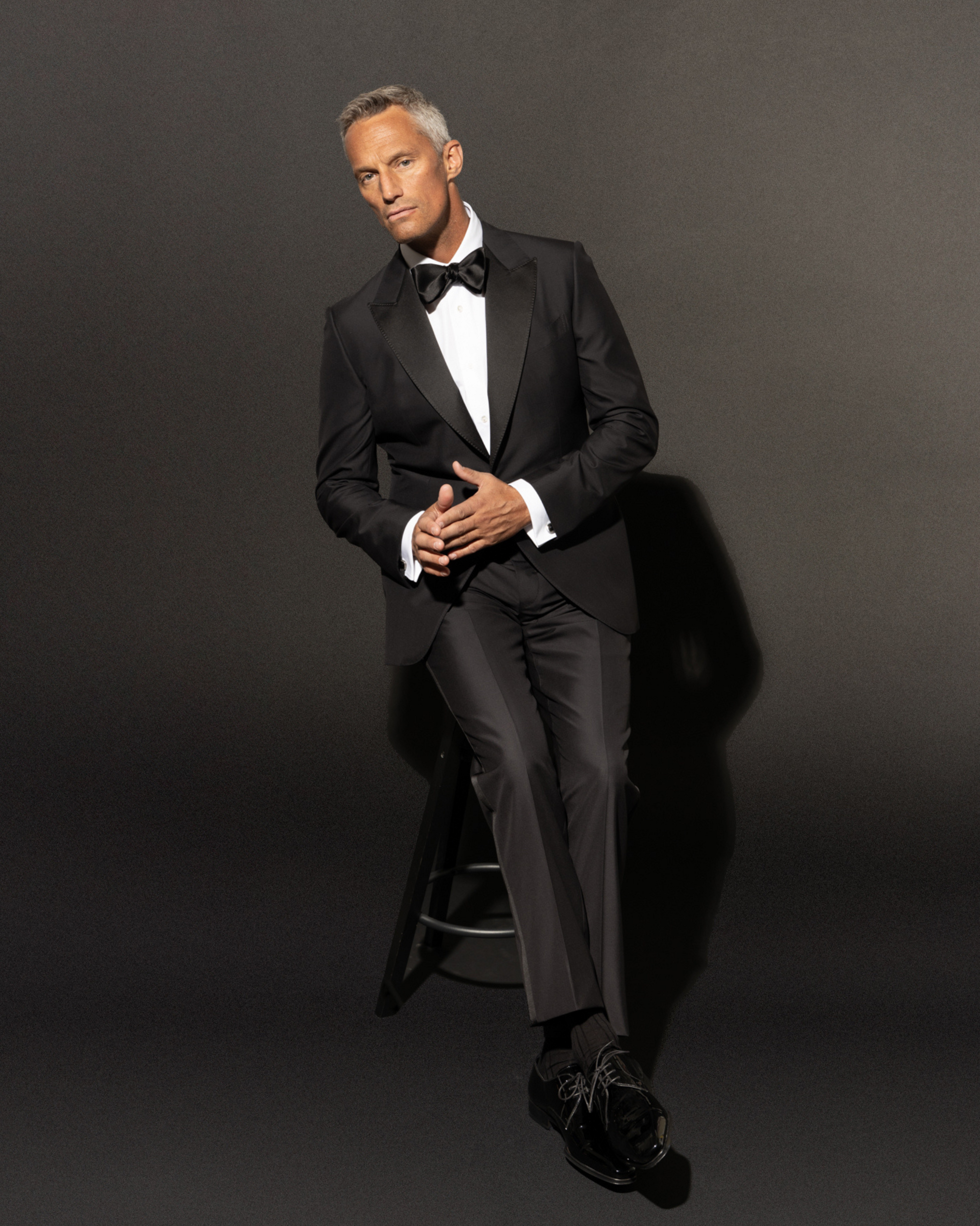 Neon Whispers Of Vintage Glamour At The Wedding Ceremony — 🔶 🎯 695