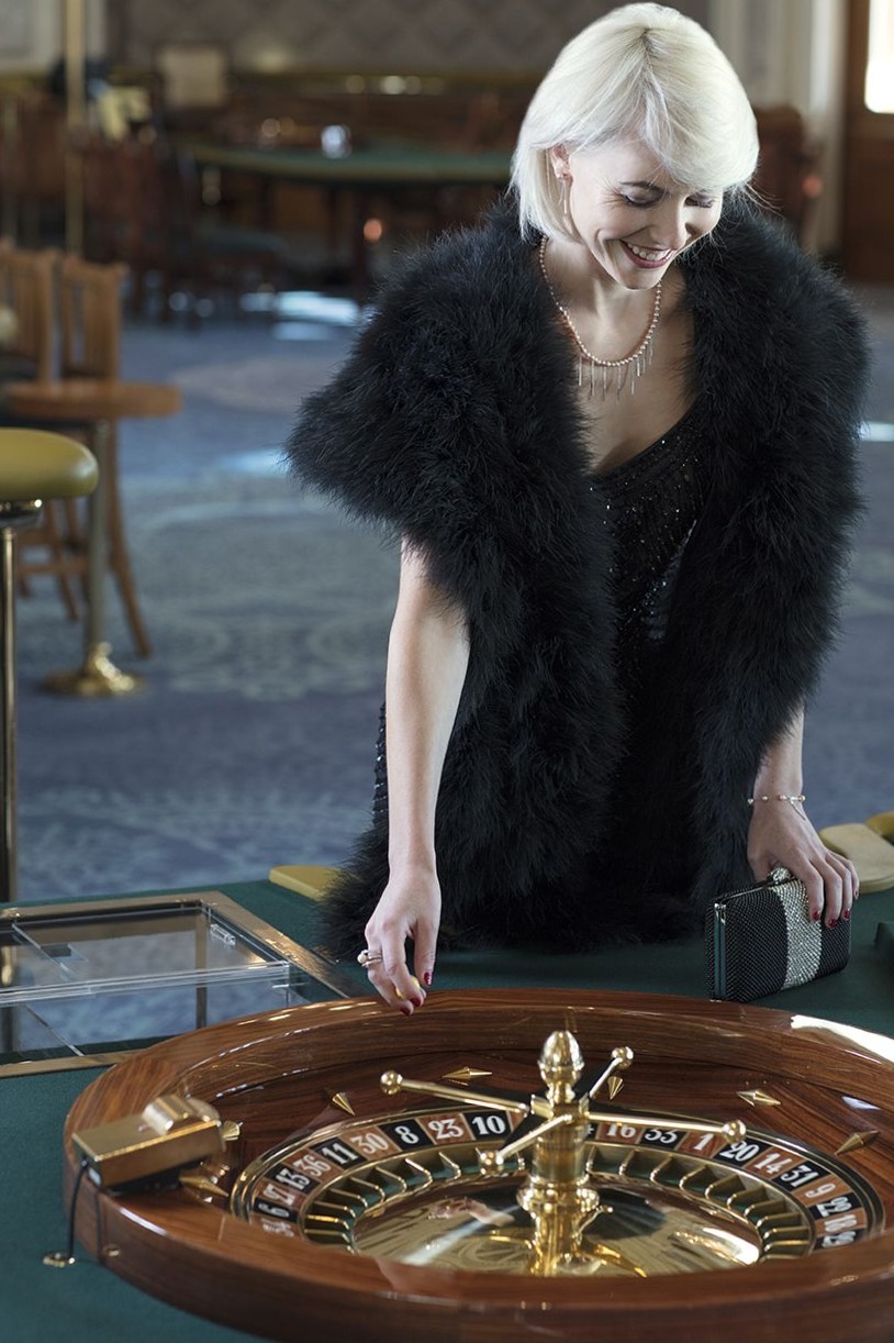 ⊹ New Year Neon Dreams in Côte d’Azur Elegance ⊹ 🔵 🌌 609