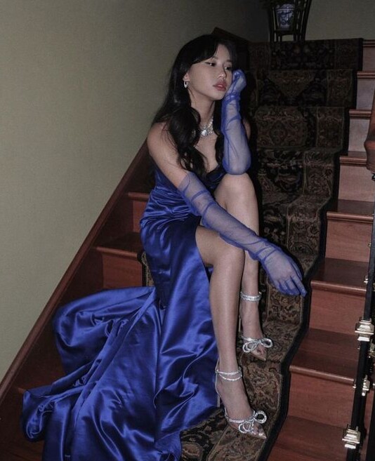 pixel perfect design ✧ Elegant Satin Slit Prom Gowns for 21st Celebrations | Vin 351