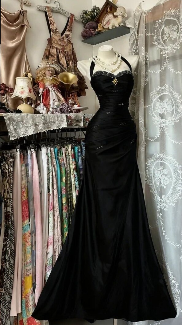 🧣 🎩 | Royal Blue Mermaid Prom Dress in Burgundy, Vintage Beaded Elegance for Eve 454