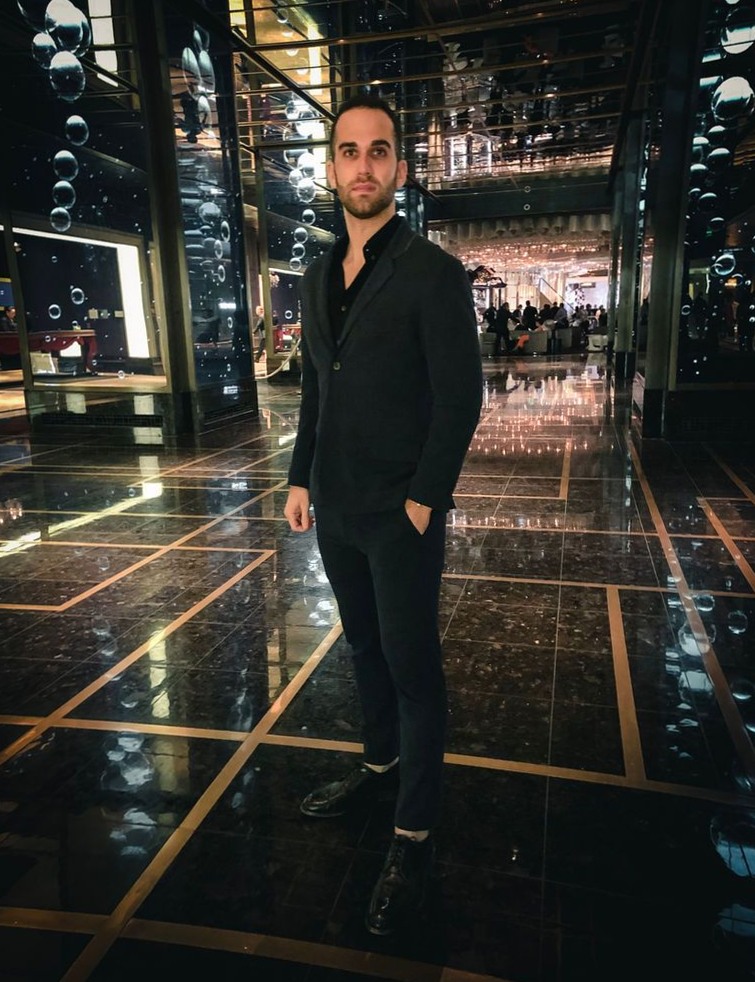 ruby red nights: 👜 👒 Neon Glam: Vintage-Inspired Looks for Vegas Vibes & Nightti 540