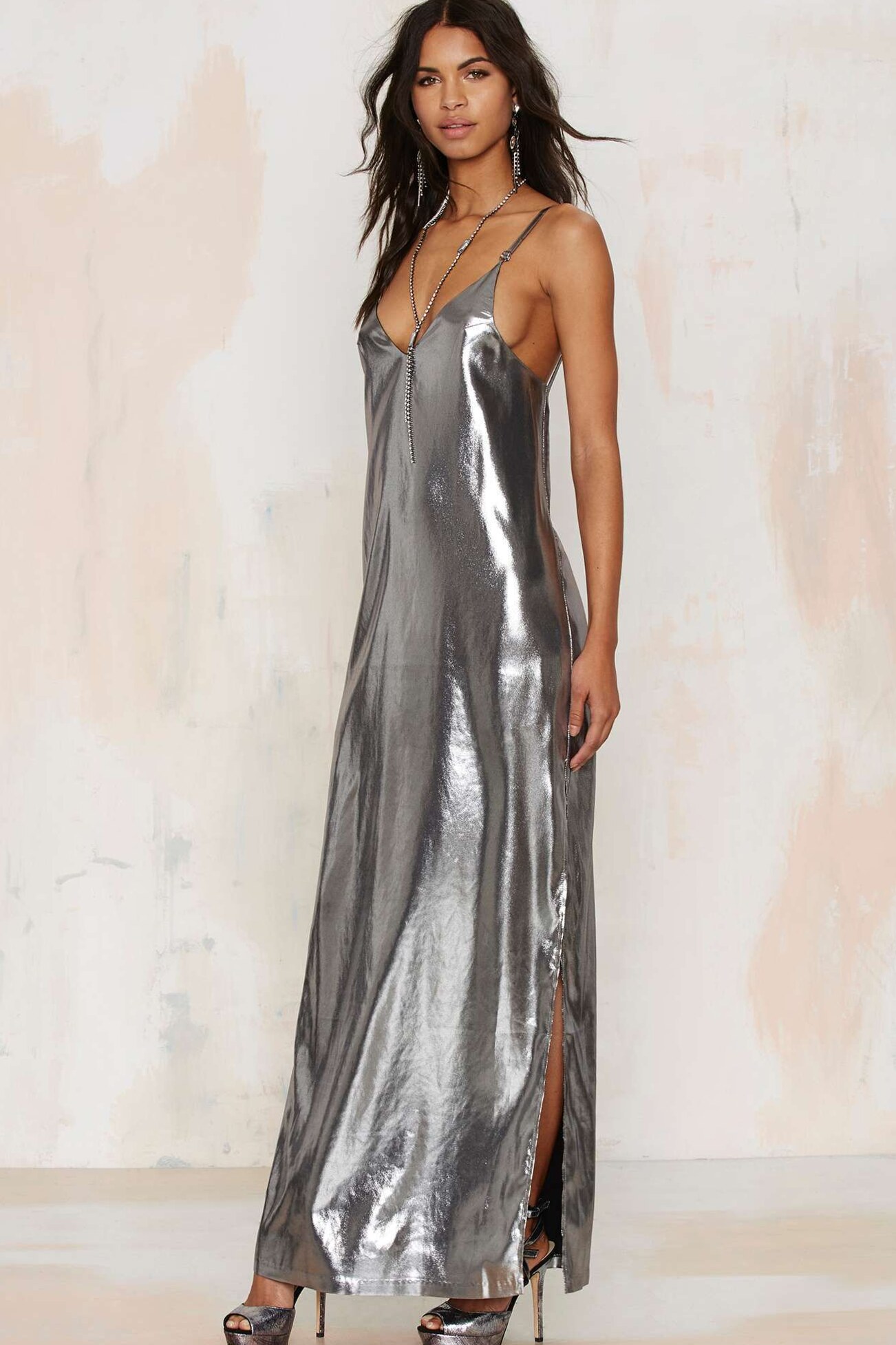 Selena Gomez Steals Spotlight in Bold Gown at Glitzy Party — 🎉 810