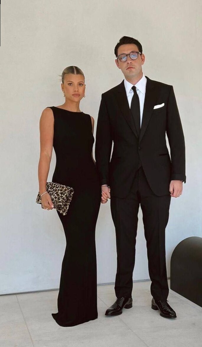 🏨 🌍 ⟡ Sofia Richie-Grainge | Neon Glam & Vintage Elegance 940