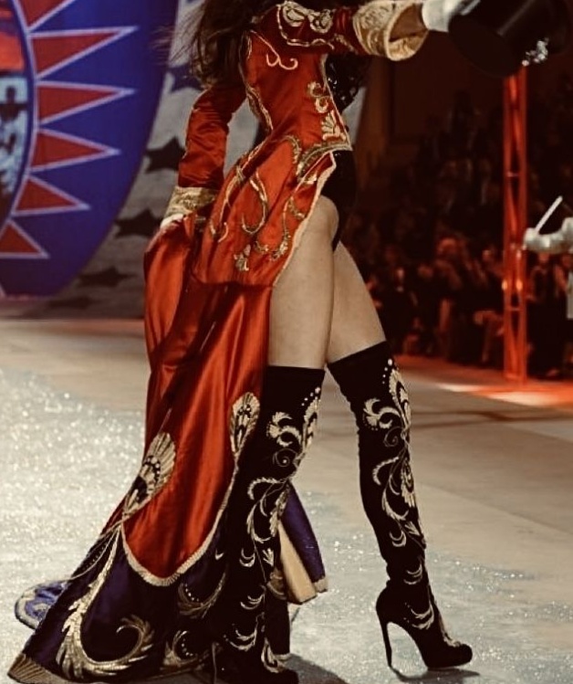 style sanctuary • Neon Glitz Meets Vintage Glam in a Female Ringmaster’s Fantasy 592