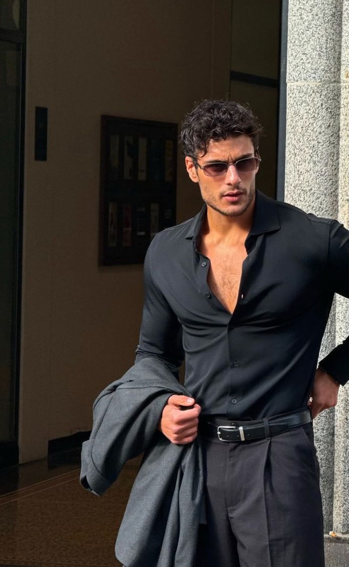 visual game aesthetic: 🍾 Knox Landry Neon Dreams: A Gilded Game of Secrets 516