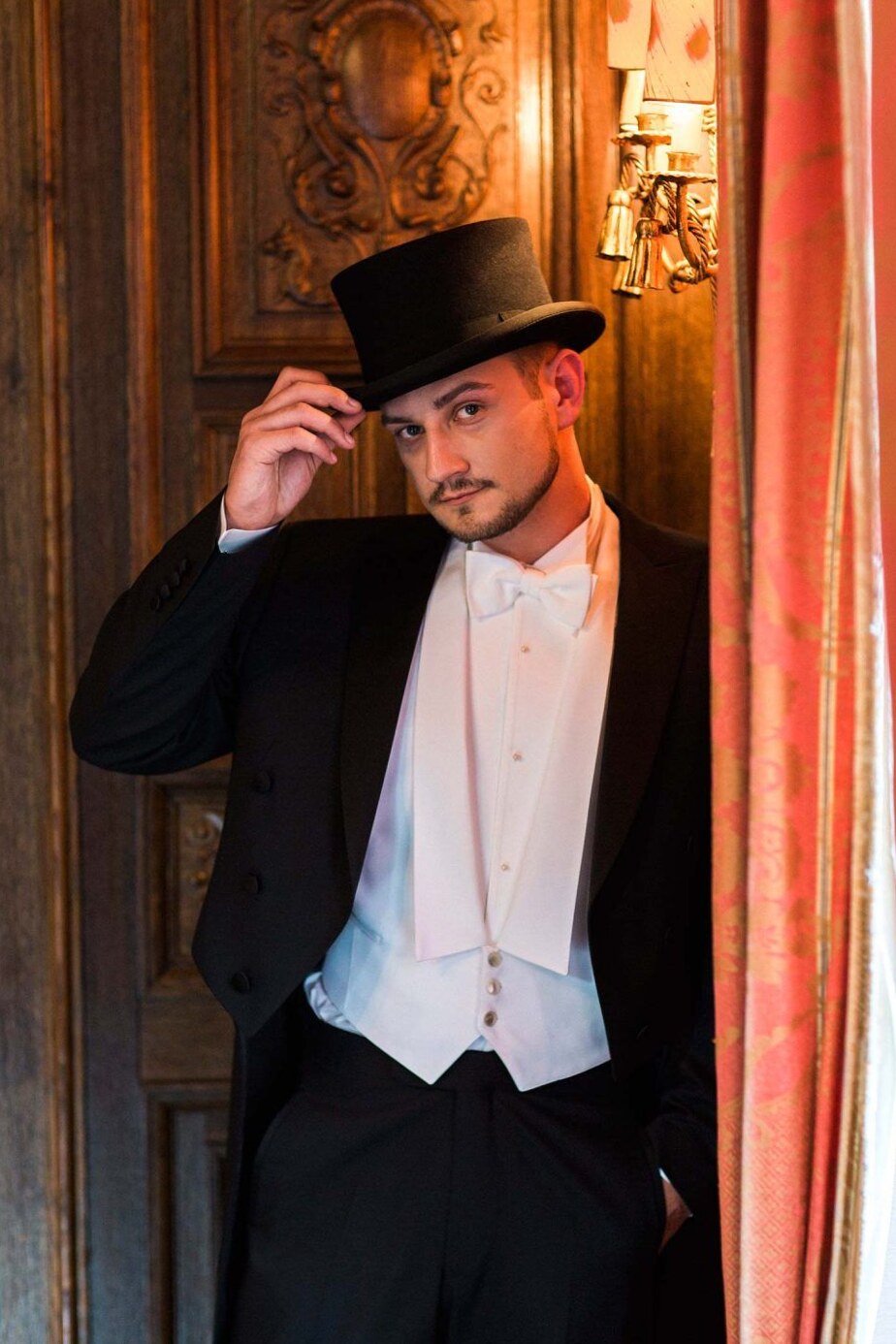 ✦ visual vibe curator ✦ Ein Hauch Paris: Glitzernde Moulin Rouge Hochzeit in Neo 156