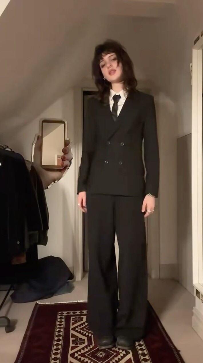 ✦ visual vibe curator ✦ Neon Nostalgia: Retro Glow in Luxury Game Aesthetics 🎭 🖌 262