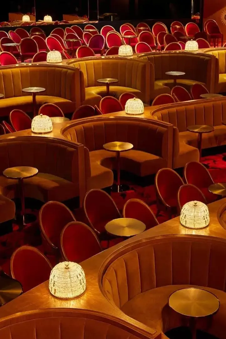 🎭 🎲 ✦ What to Wear to SoHo House & Farmhouse: Bold Neon Looks & Vintage Vibes 541