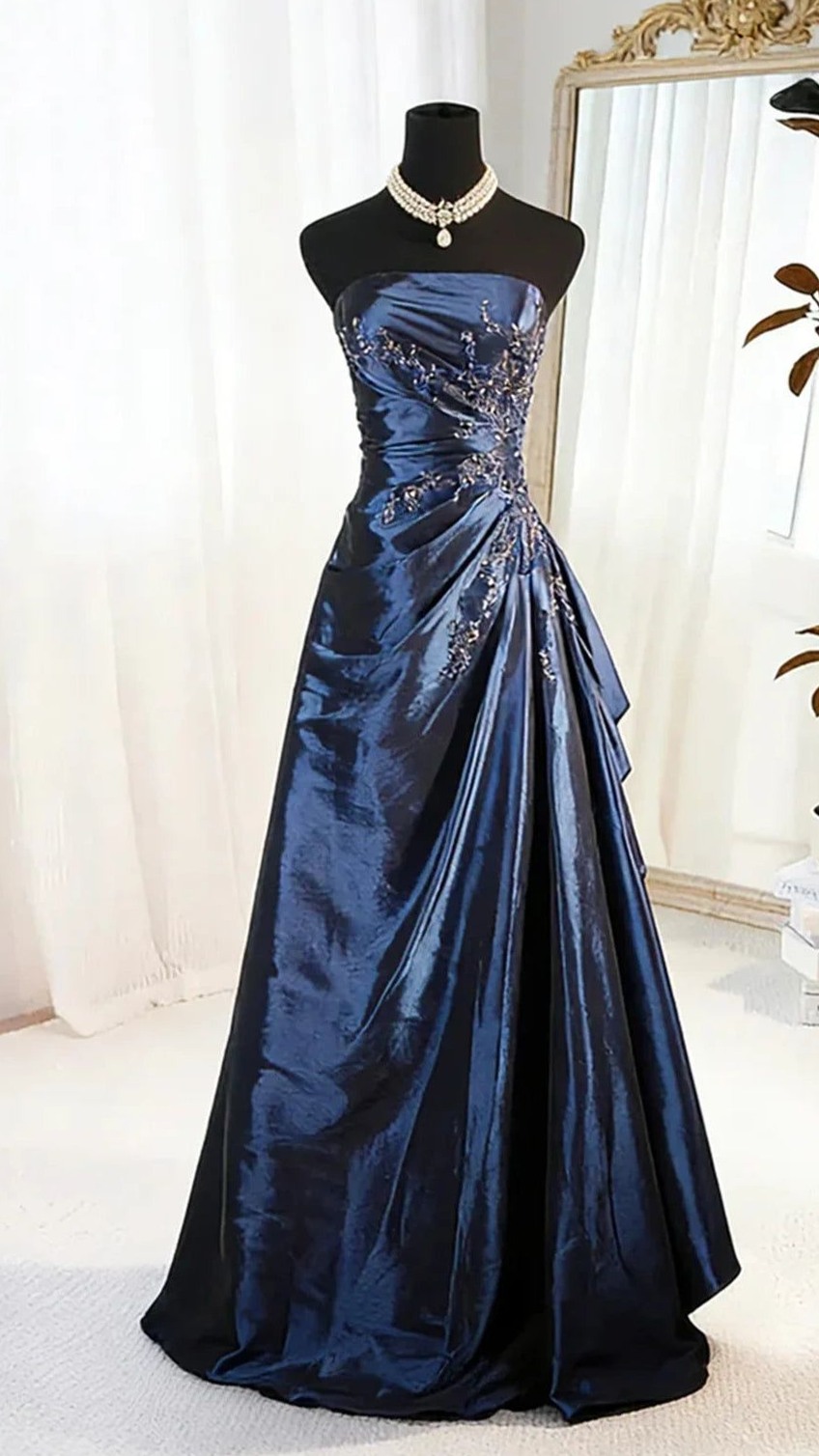🗺️ | Beaded Glamour: Vintage-Inspired Prom Elegance in Neon Blue | party like it 545