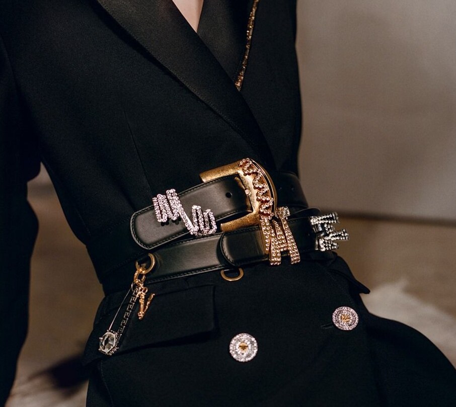 Neon Dreams: Versace Fall-Winter 19 Aesthetic Reimagined 🪄 🔶 348