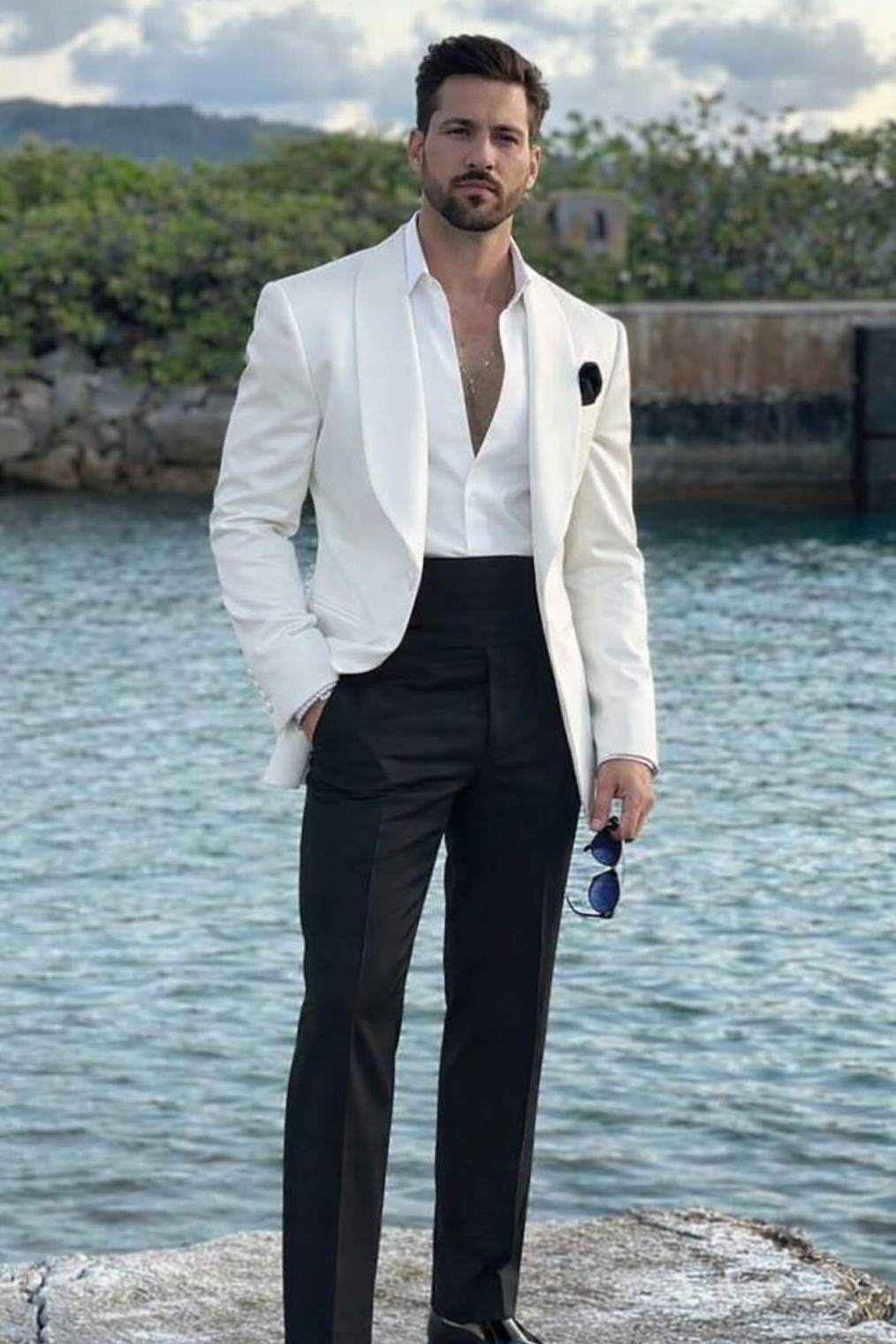🌿 🌲 ✦ Off-White Tuxedo Elegance with Neon Edge 706