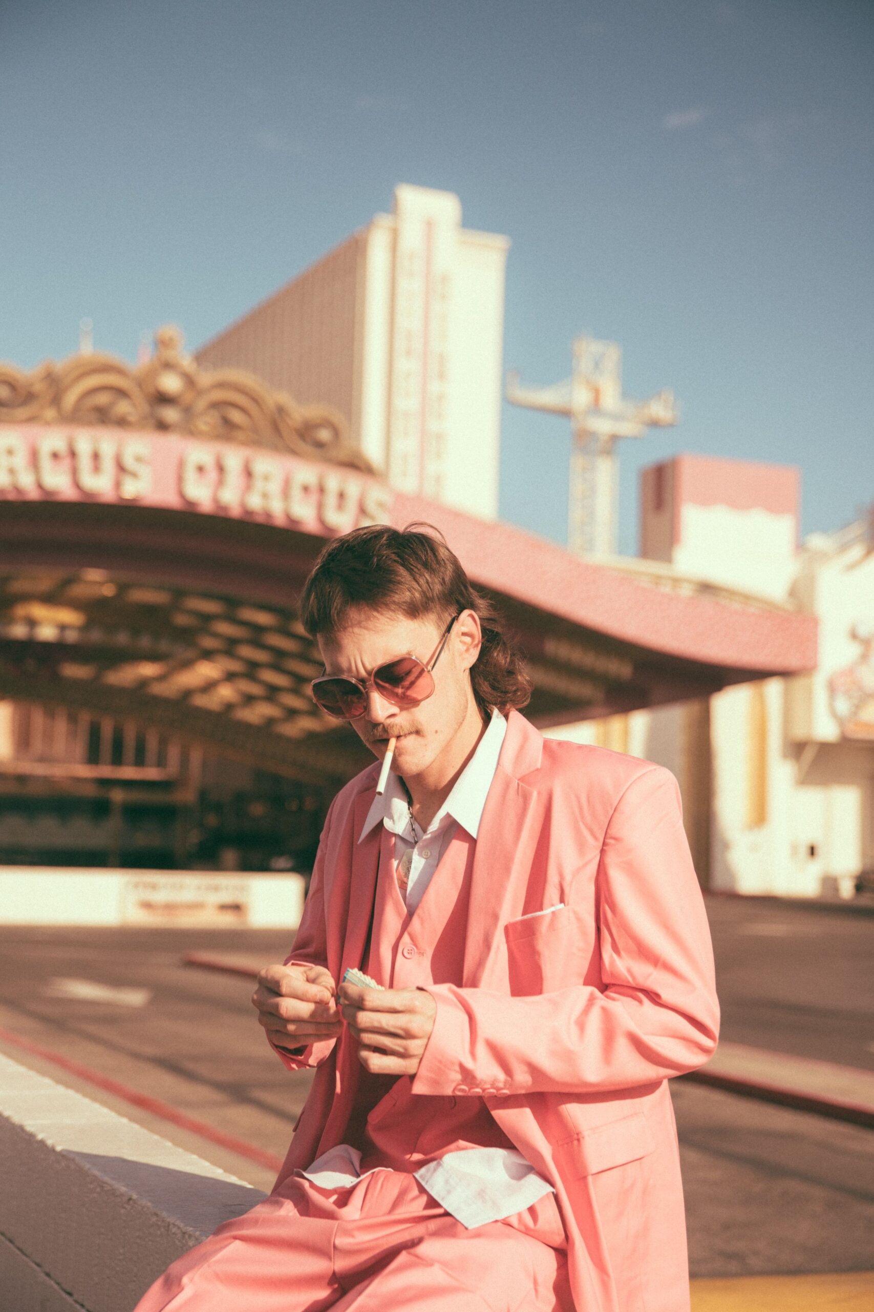 retro glamour inspiration ✧ Pink Glow in Neon Nights by @SEANJORGPHOTO 📍 🖌️ 713